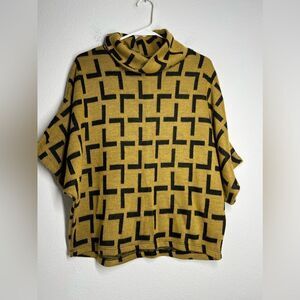 Carnaby  Mustard Sweater Geometric Print Pullover Short Sleeve Mock Neck Size M